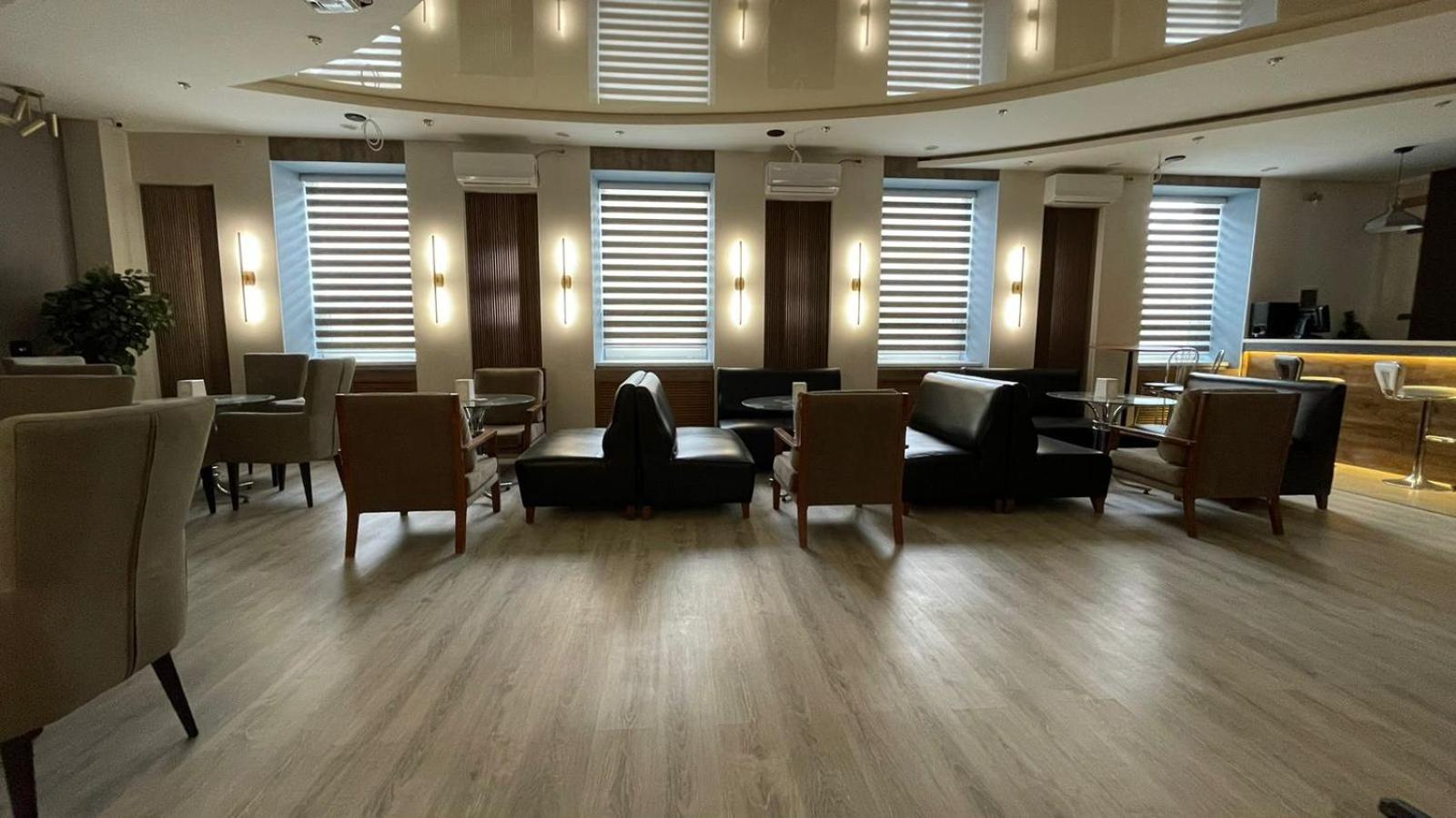 Tengri Hotel Atyrau Exterior photo
